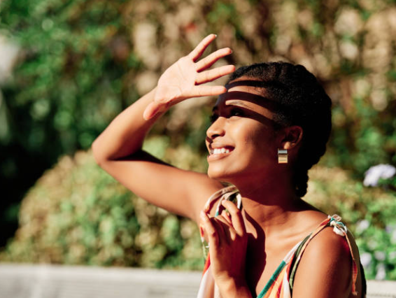Why Your Skin Behaves Differently in Summer And How to Adjust Your Natural Routine